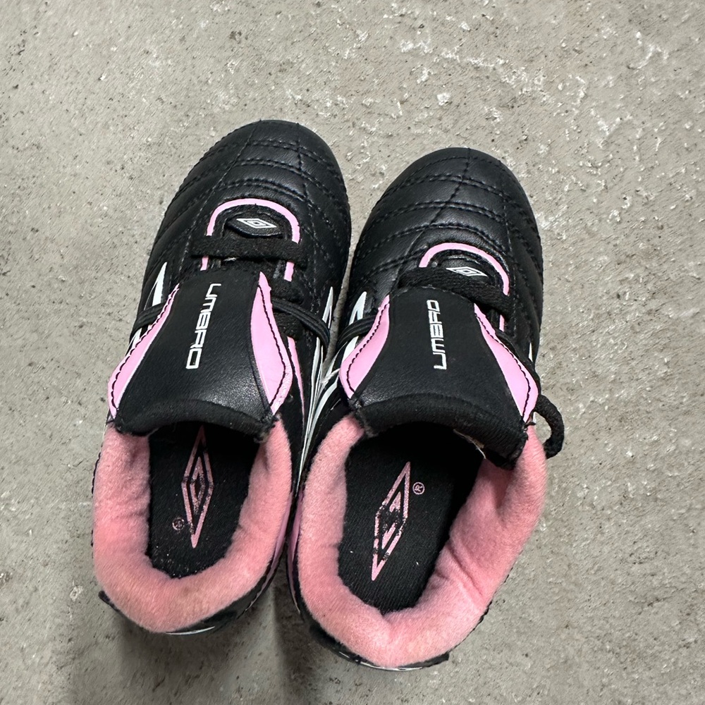 Umbro Black and Pink Soccer Cleats